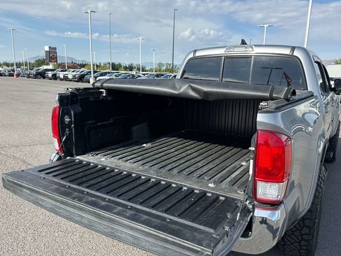 Used 2017 Toyota Tacoma SR5 w/ Tow Package AWD/4WD image 15