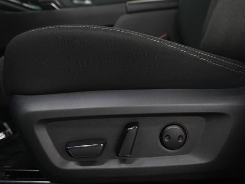 Used 2025 Nissan Rogue SV image 25