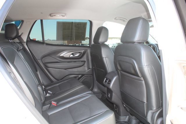 Used 2024 GMC Terrain SLT w/ Infotainment Package II FWD image 17