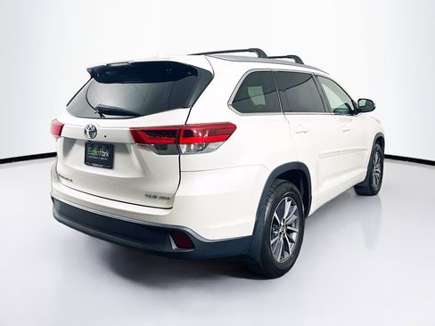 Used 2018 Toyota Highlander XLE AWD/4WD image 9