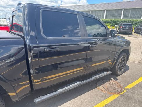 Used 2019 RAM 1500 Laramie AWD/4WD image 12