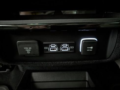 Used 2024 Jeep Wagoneer Series III w/ Premium Group I AWD/4WD image 13