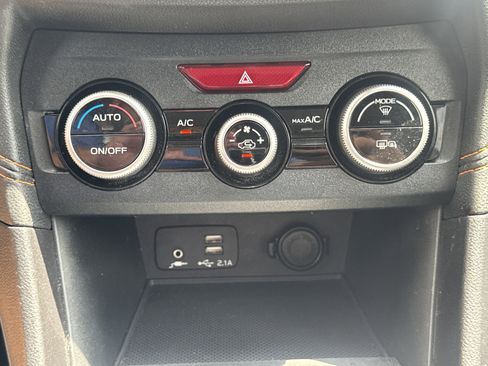 Used 2021 Subaru Crosstrek 2.0i Premium w/ Moonroof Package image 21