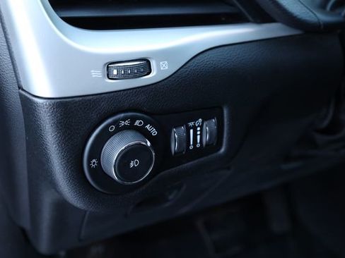 Used 2018 Jeep Cherokee Latitude Plus w/ Cold Weather Group image 13