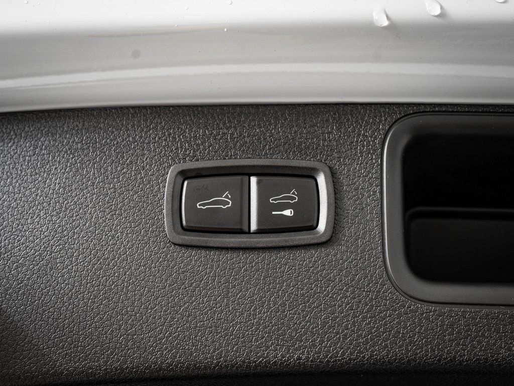 Certified 2026 Porsche Macan AWD/4WD image 25