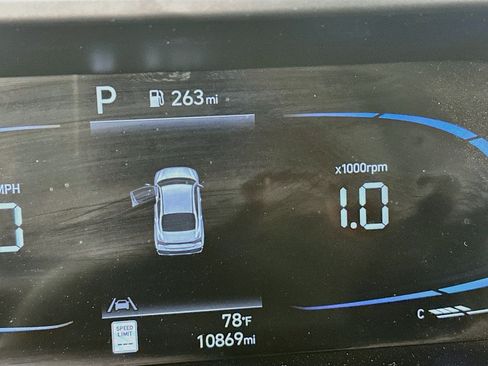 Used 2025 Hyundai Elantra Sport FWD image 18