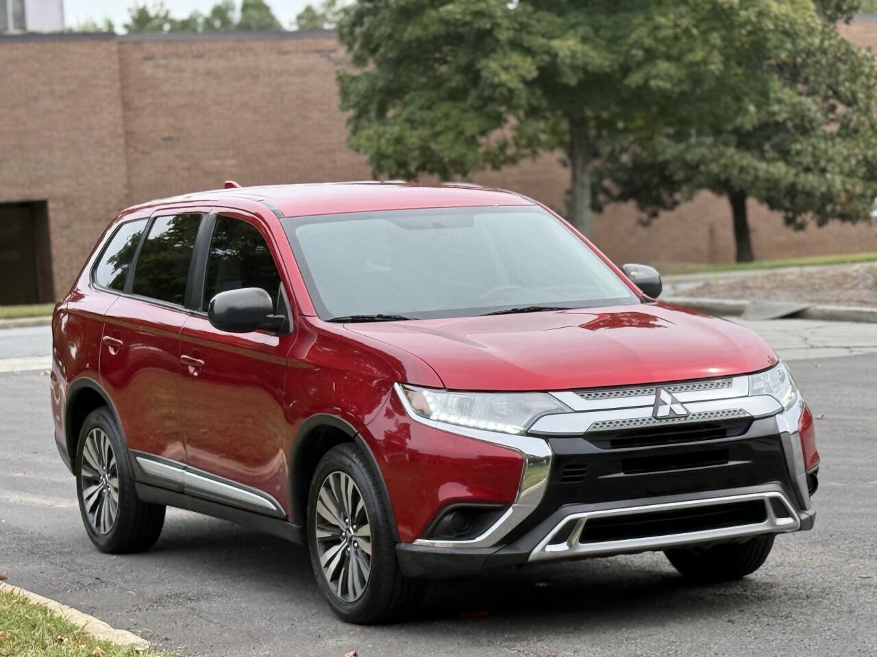 Used 2020 Mitsubishi Outlander ES FWD image 3