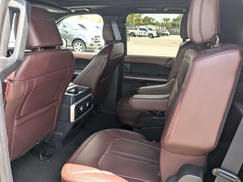 Used 2024 Ford Expedition Limited RWD image 15