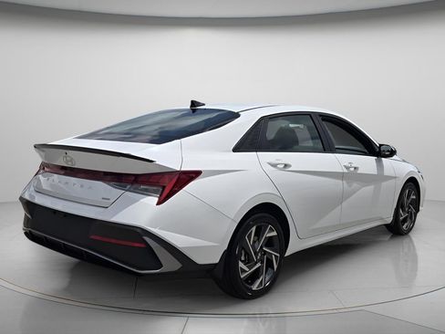Certified 2025 Hyundai Elantra SEL w/ Cargo Package FWD image 8