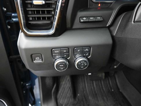 Used 2024 GMC Sierra 2500 Denali w/ Denali Reserve Package image 18