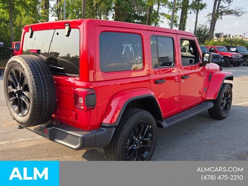 Used 2025 Jeep Wrangler Unlimited Sahara AWD/4WD image 13