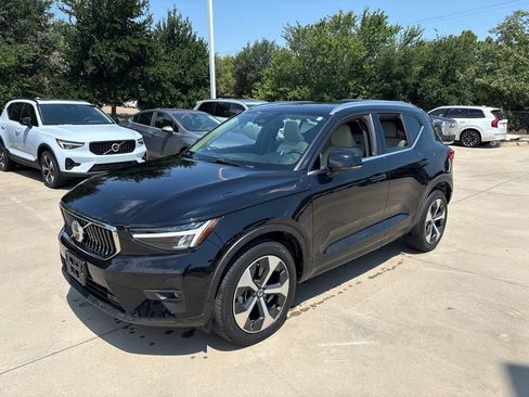 Certified 2023 Volvo XC40 B5 Plus w/ Driver Assist Package AWD/4WD image 1