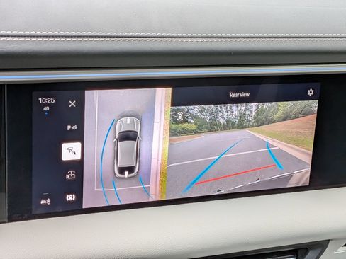 Certified 2025 Porsche Macan 4S Electric AWD/4WD image 16