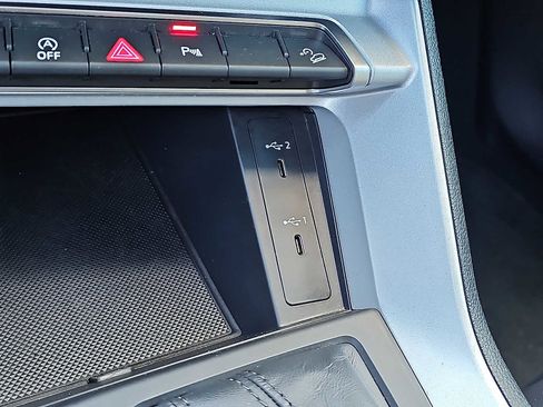 Used 2025 Audi Q3 2.0T Premium image 24