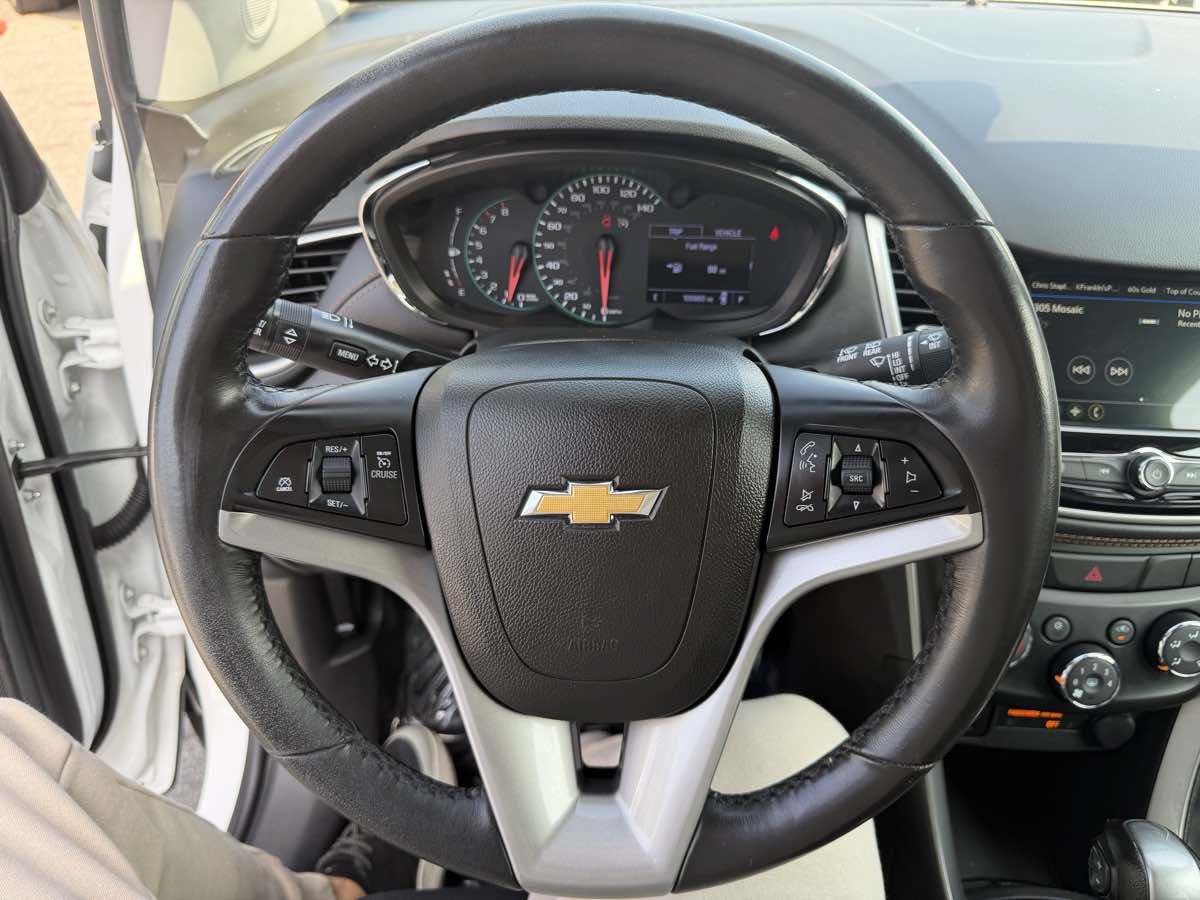 Used 2019 Chevrolet Trax LT w/ LT Convenience Package FWD image 19