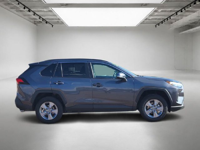 Used 2025 Toyota RAV4 XLE AWD/4WD image 7