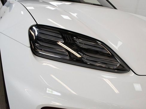 Certified 2025 Porsche Macan 4 Electric image 11