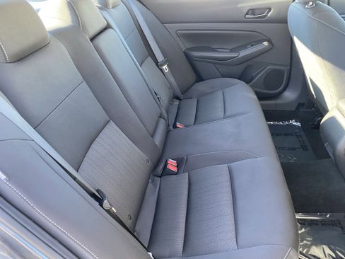 Used 2024 Nissan Altima 2.5 SV image 11