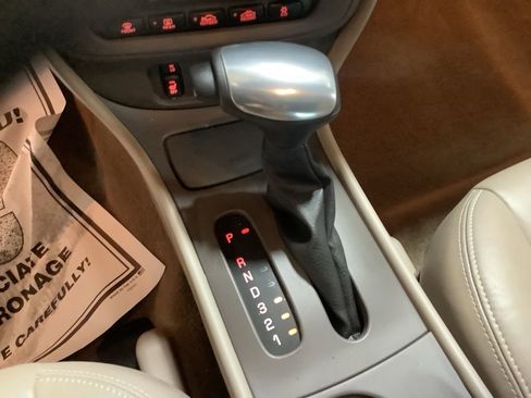 Used 2005 Pontiac Bonneville GXP FWD image 39