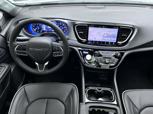 New 2026 Chrysler Pacifica Limited AWD/4WD image 13