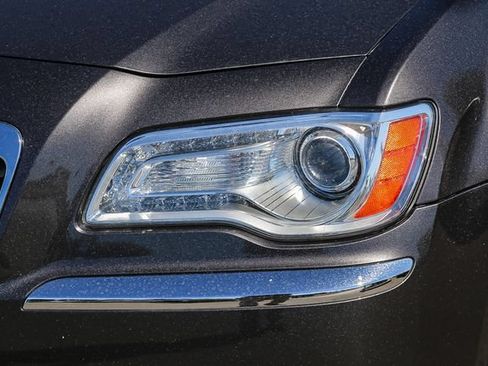 Used 2014 Chrysler 300 RWD image 8