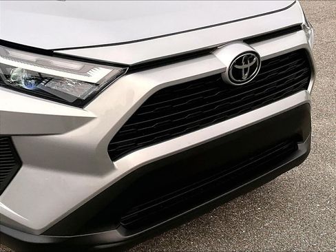 Used 2025 Toyota RAV4 XLE AWD/4WD image 32