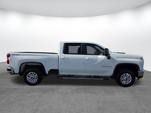 Used 2022 Chevrolet Silverado 2500 LT AWD/4WD image 3