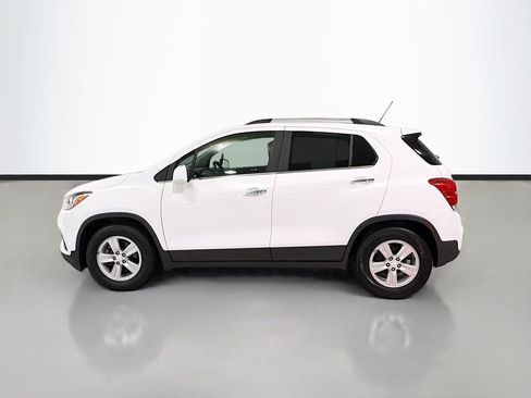 Used 2020 Chevrolet Trax LT w/ Sun & Sound Package FWD image 16