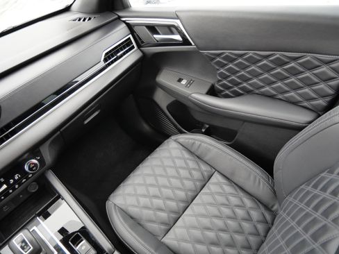 Used 2023 Mitsubishi Outlander SEL Black Edition image 11