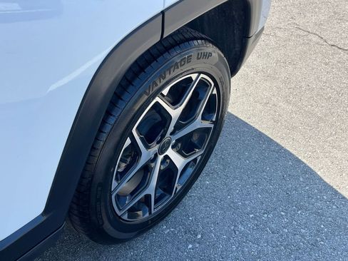 Used 2025 Jeep Compass Limited image 31