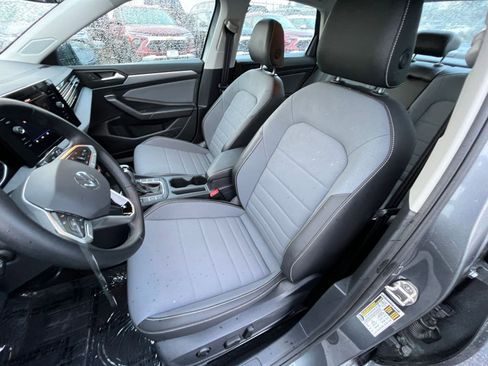 Used 2025 Volkswagen Jetta SE image 36