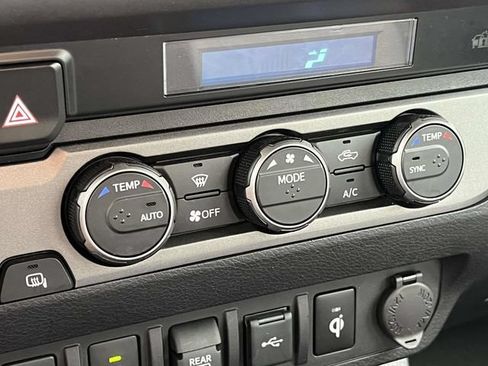 Used 2021 Toyota Tacoma TRD Off-Road w/ Technology Package AWD/4WD image 30