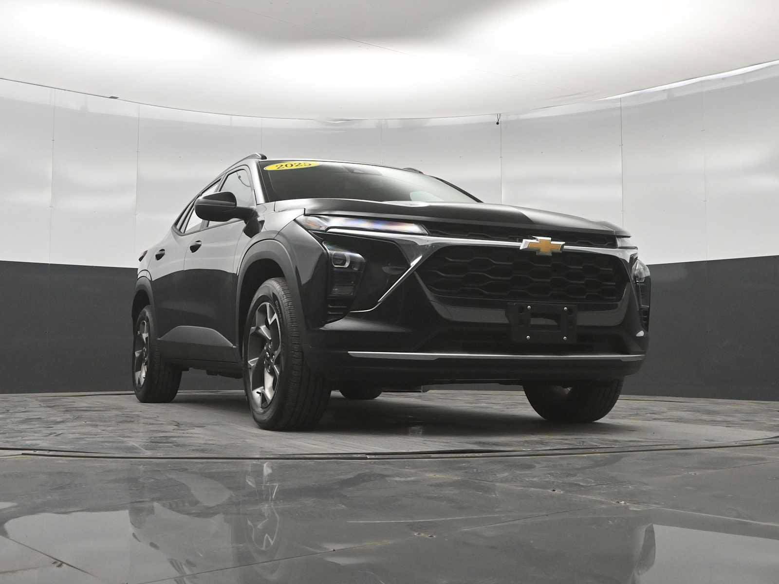 Used 2025 Chevrolet Trax LT FWD image 36