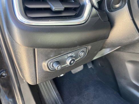 Used 2020 Chevrolet Equinox Premier image 23