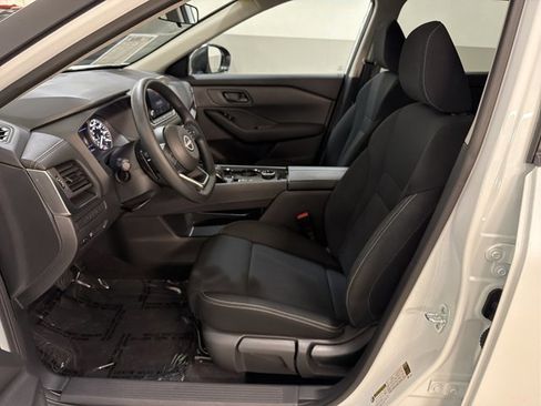 Used 2024 Nissan Rogue S image 16