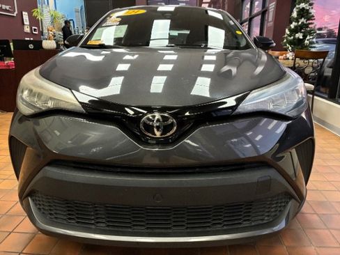Used 2021 Toyota C-HR XLE image 5