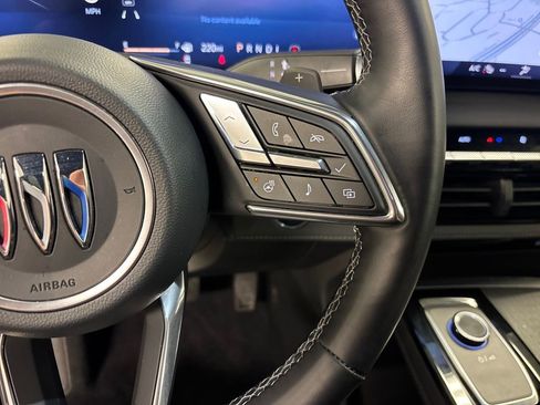 Used 2025 Buick Enclave Preferred image 34