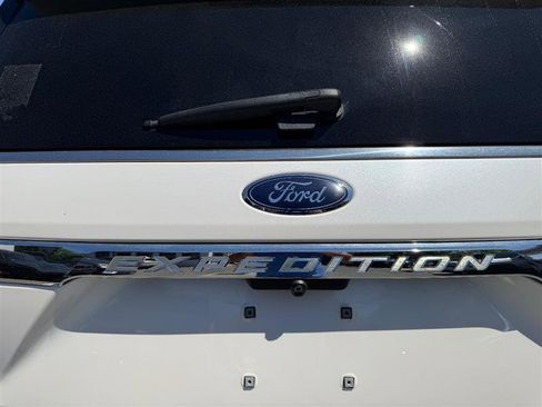 Used 2018 Ford Expedition Limited w/ Equipment Group 301A RWD image 25