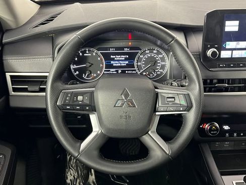 Used 2024 Mitsubishi Outlander SE image 22