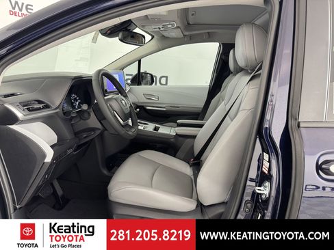 New 2026 Toyota Sienna XLE image 5