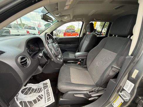 Used 2013 Jeep Compass Latitude AWD/4WD image 5