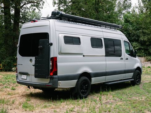 Used 2020 Freightliner Sprinter 2500 AWD/4WD image 6