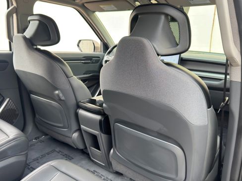 Used 2024 Kia EV9 Light Long Range RWD image 32