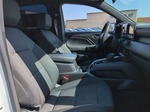 Used 2023 Chevrolet Colorado Trail Boss w/ Technology Package AWD/4WD image 29