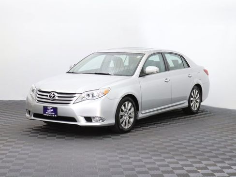 Used 2011 Toyota Avalon Limited FWD image 5