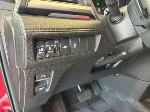 New 2025 Honda Odyssey Sport-L image 23