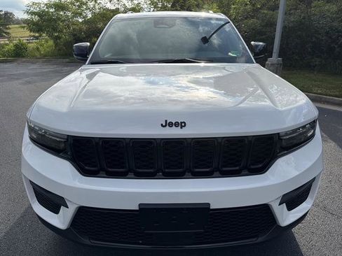 New 2025 Jeep Grand Cherokee Altitude image 2