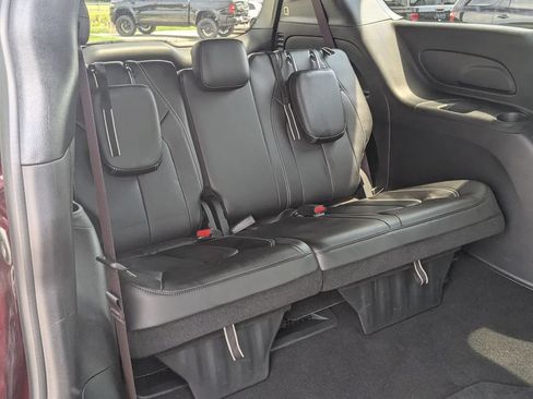 Used 2023 Chrysler Pacifica Touring-L w/ S Appearance Package AWD/4WD image 27