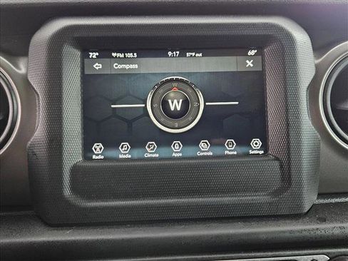 Used 2022 Jeep Gladiator Willys image 12