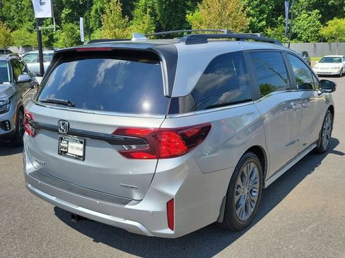 Certified 2025 Honda Odyssey Touring image 4
